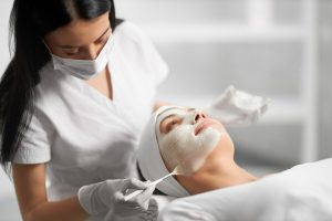 Read more about the article 人手Facial：提升您的美容體驗，讓您的肌膚煥發新活力